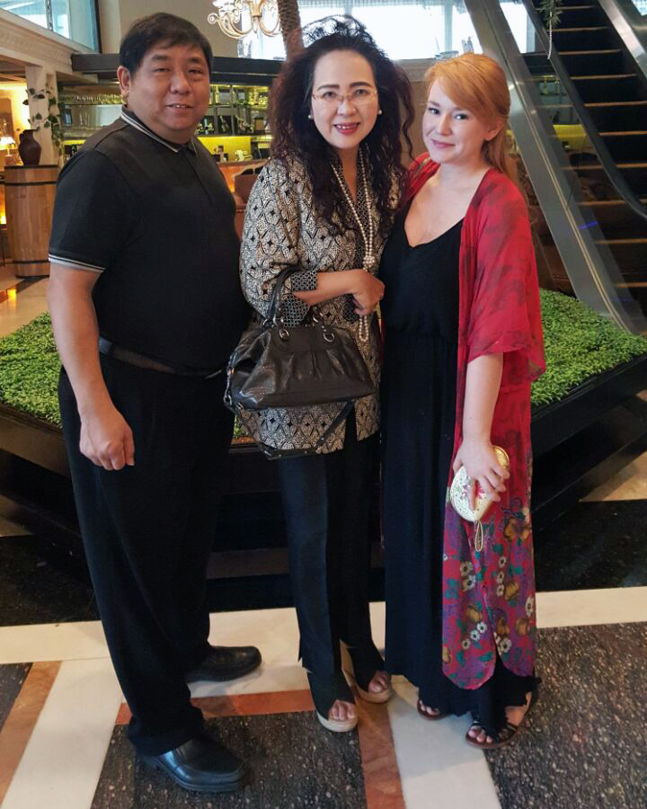 Ibu Khoe Ribka, CEO of South Jakarta's four-star Amos Cozy Hotel, between myself and her lovely husband Jakub. 