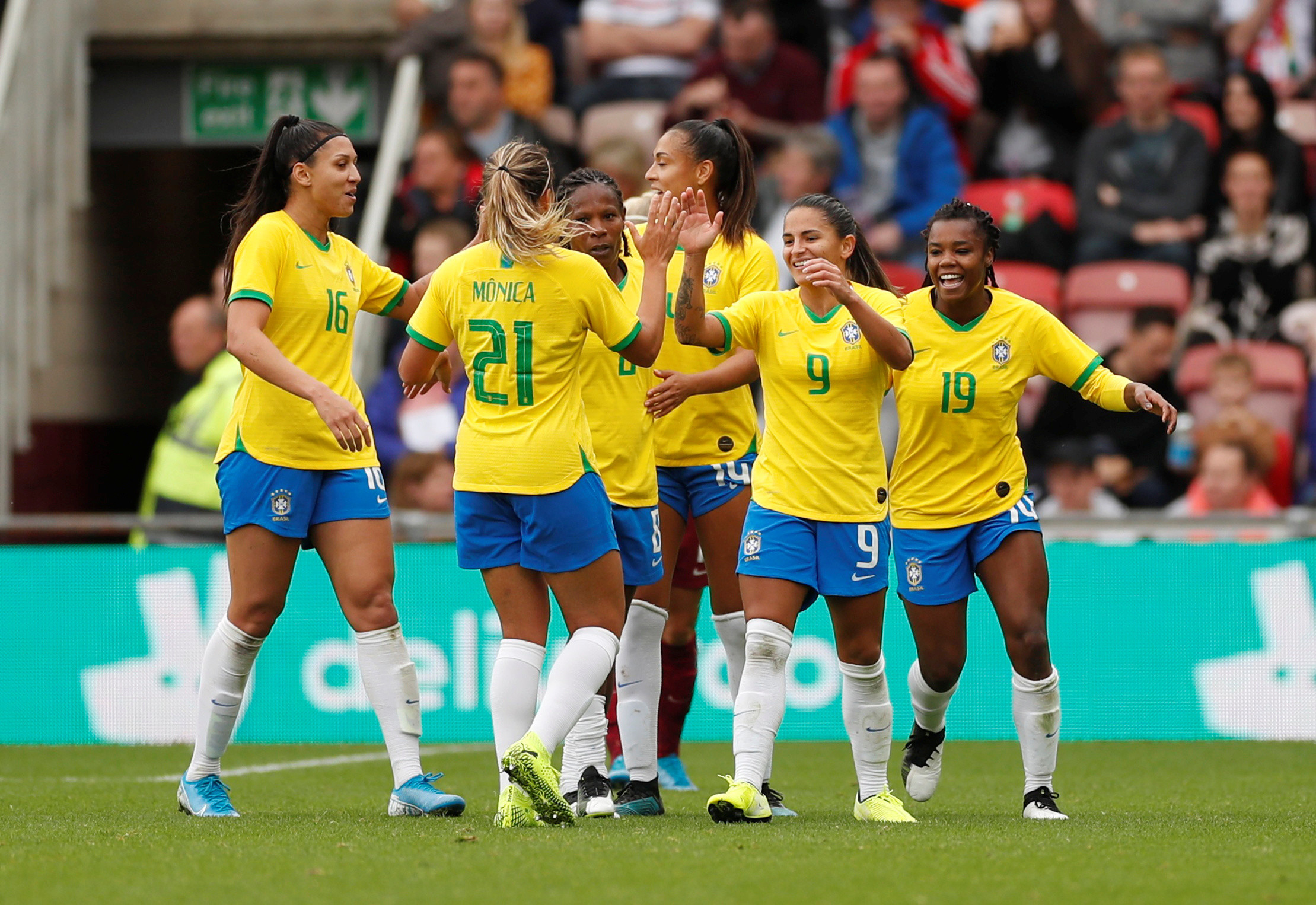 Brazil will give equal pay to its men's and women's national soccer teams |  World Economic Forum